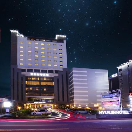 Hyunjin Tourist Hotel Donghae Bagian luar foto