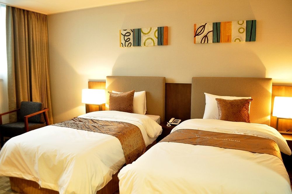 Hyunjin Tourist Hotel Donghae Bagian luar foto