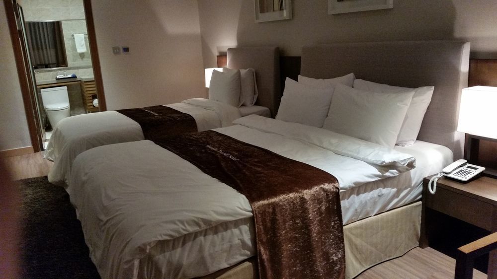 Hyunjin Tourist Hotel Donghae Bagian luar foto