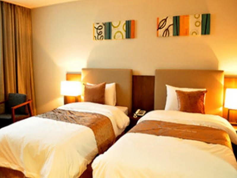 Hyunjin Tourist Hotel Donghae Bagian luar foto
