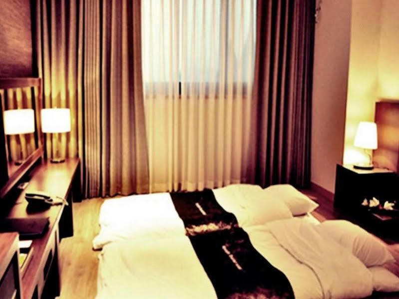 Hyunjin Tourist Hotel Donghae Bagian luar foto