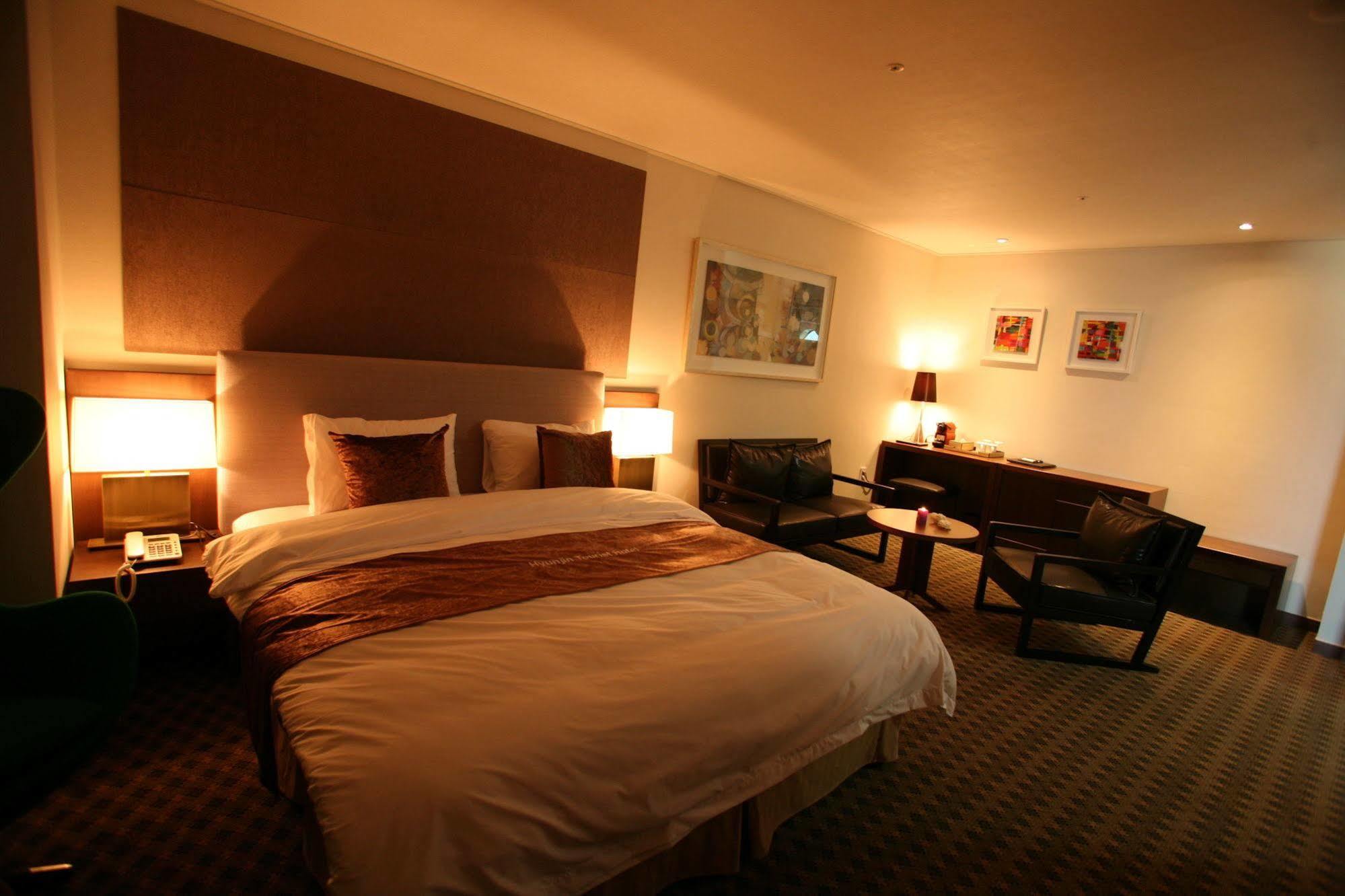 Hyunjin Tourist Hotel Donghae Bagian luar foto